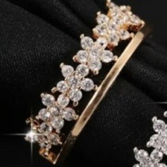 18k Gold Plated Flower Design Wrap-Around Diamond Ring - Picture 3 of 6